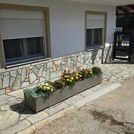 Elena Hotel *