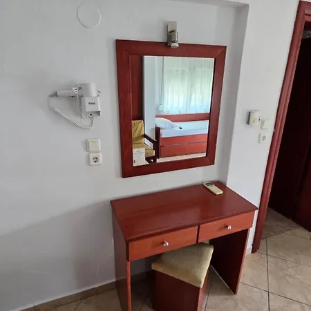Elena Hotel *